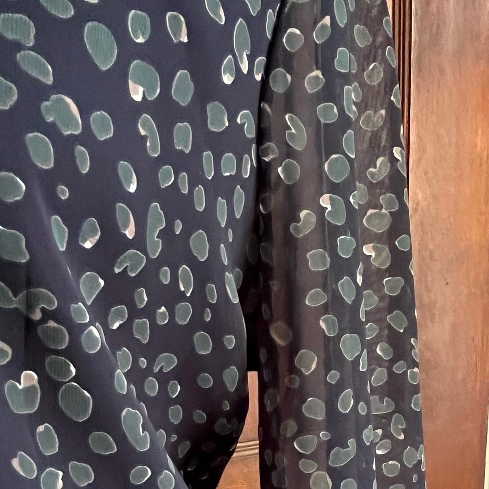 NWOT Patterned Blouse - Picture 2 of 5